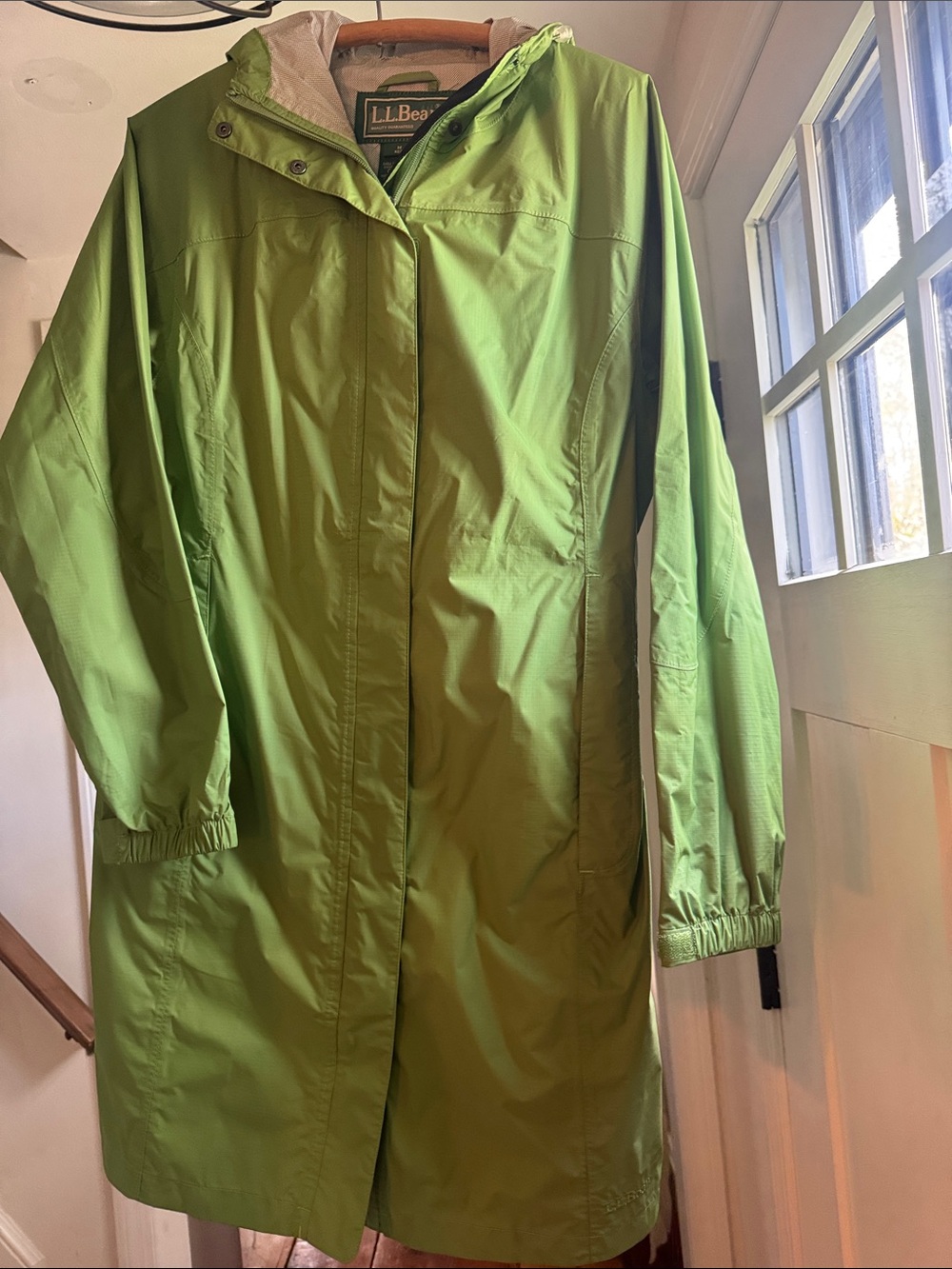 L.L. Bean  Green Hooded Lightweight Raincoat